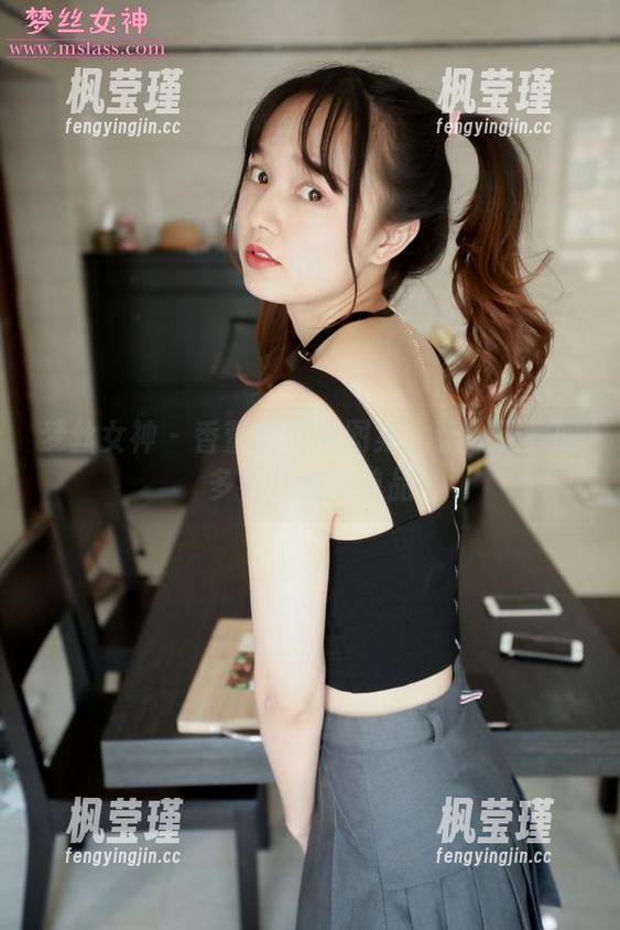 梦丝女神-香萱 梦丝女神 - 香萱的网袜图集:让人无意间多看几眼的单品