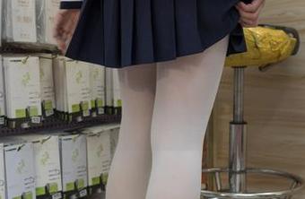 前方高能：森萝财团的80D薄白丝合集，照片里的吸引力扑面而来