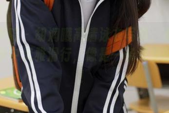 模范学院 – 胡润曦高清泳衣写真：看我如何在水中优雅滑行，像是一条灵动的小鱼！