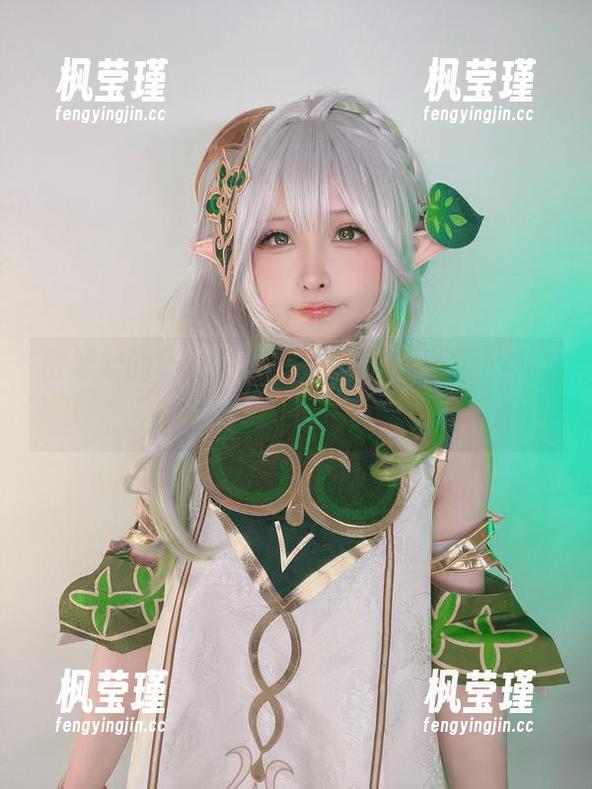 樱梨梨的秘书角色，一定会让你对纯粹的cos有全新的定义。