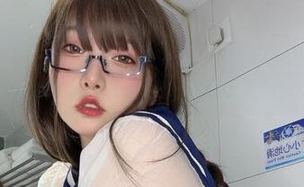次屁啦送来的透明女仆福利图包，难道这就是他的小心思？
