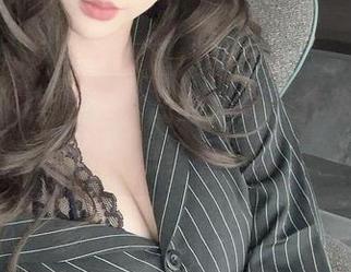 剧透一下，清水由乃的写真，作为女王竟然让人想多看几眼。