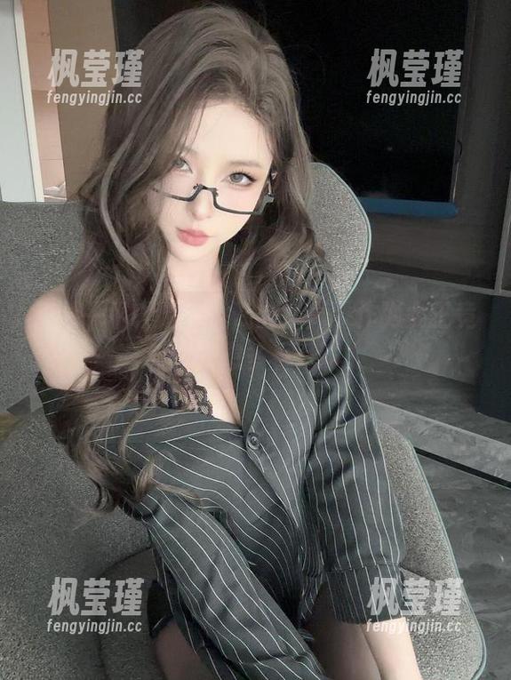 剧透一下，清水由乃的写真，作为女王竟然让人想多看几眼。
