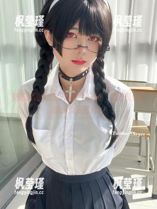 来瞧眼酱大魔王w的牛仔裤，绝对值得收藏的免费图片！