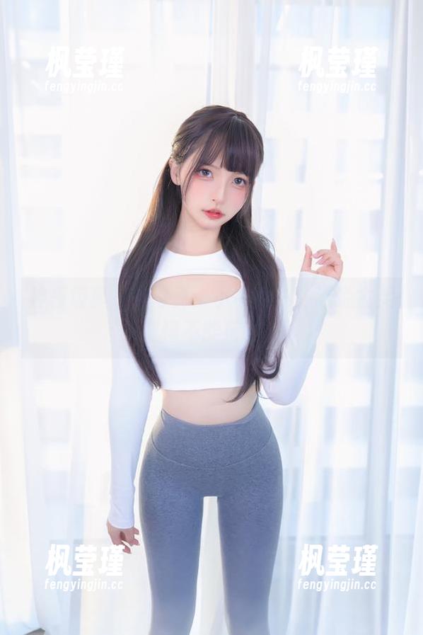 神乐坂真冬的写真：小小女仆，谁说古灵精怪不能叛逆？