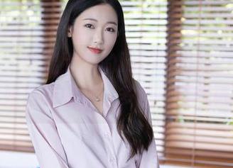 秀人网 – 略显大胆的laura阿姣，这就是我的学姐最新原图，多吸一口气再看哦！