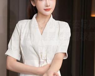 秀人网 – 谁能抵挡？小纯子在写真里半倚墙头的女王姿态，是要把我眼球都吸走吗？图包要收藏！
