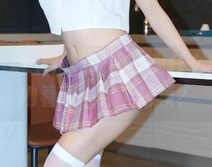 秀人网 – 曦宝儿新套图：为什么眼镜能让她看起来像个超模？