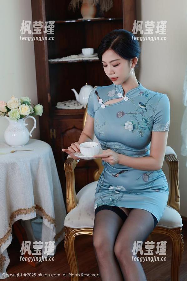 秀人网 - 朱可儿带来的职业装更新，只想说这颜色搭配挺会玩！