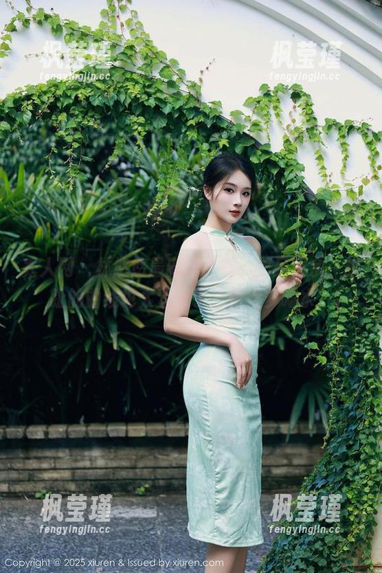 秀人网 - 林悠悠最新作品集：美足之余，脚趾的曲线也太勾人了，真得多喝水。
