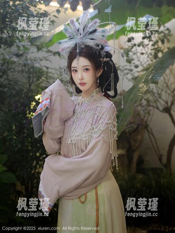 秀人网 - 沈佳熹的网袜：原图略显老实，套图完全玩疯了！哈哈，你信吗？