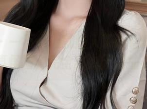 秀人网 – 一不小心就陷入了谭睿琪的网袜写真怪圈，完全自力无法抽身。