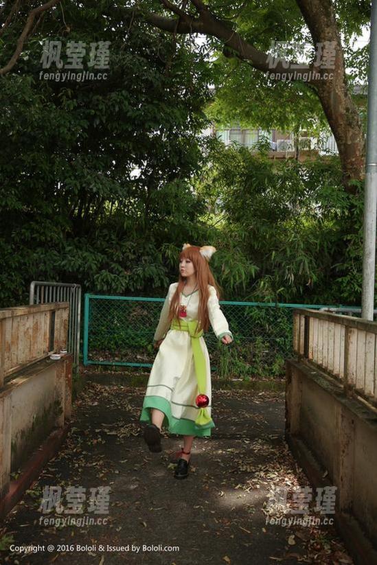 菠萝社 - 柳侑绮海滩写真：周围的海浪都快要被她的气质打败了。