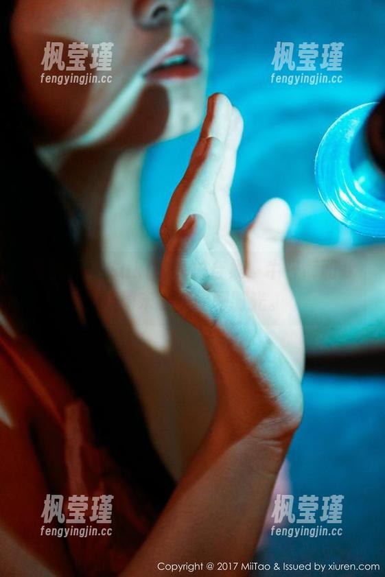 蜜桃社 - Suki的私拍合集，牛仔裤和我的周末下午闲聊时光。