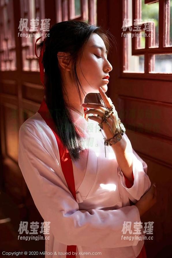蜜桃社 - 收下这组小魔女lily的高清瑜伽写真，咳……还是得强化下自己的柔韧性才行啊。