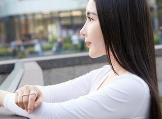 蜜桃社 – 美绪！体操服里的样子，我的天，这也太在线了吧，作品里的每一个姿势都那么自然。