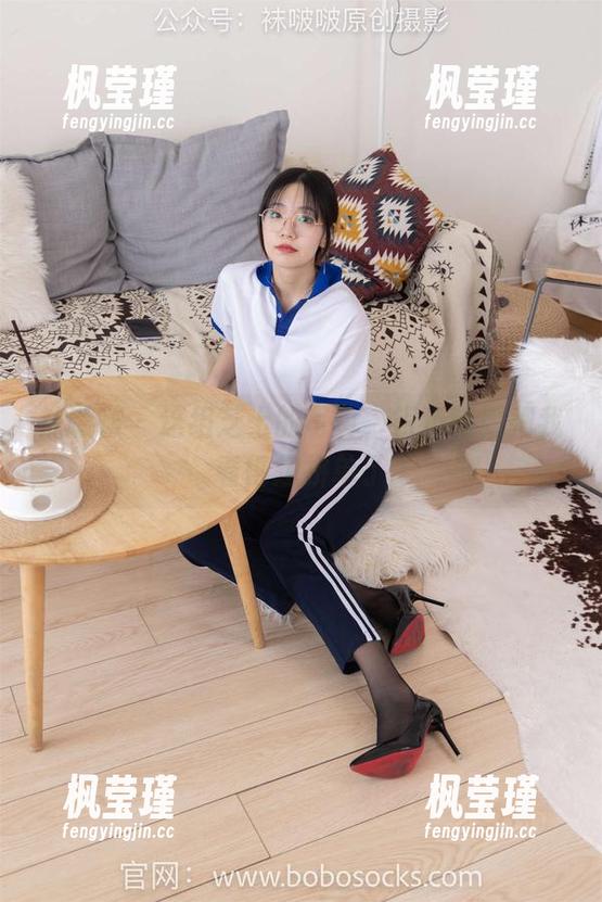 袜啵啵 - 这组芝士的写真，银行制服把我看得想拼单了