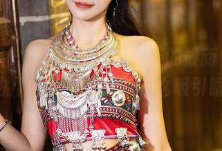 语画界 – 谁能想到，徐莉芝的最新作品和蕾丝的温柔碰撞，竟然这么吸引眼球？