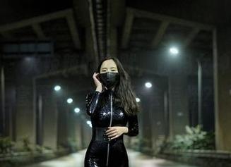 微密圈 – 火辣辣的沉默，辣妈女神黑色全套原图，你猜猜会怎样？