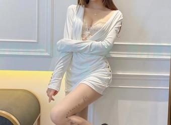 观看过期米线线的JK画像，图片像是在低语