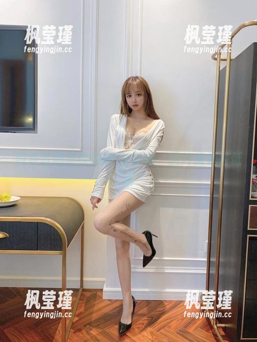 观看过期米线线的JK画像，图片像是在低语