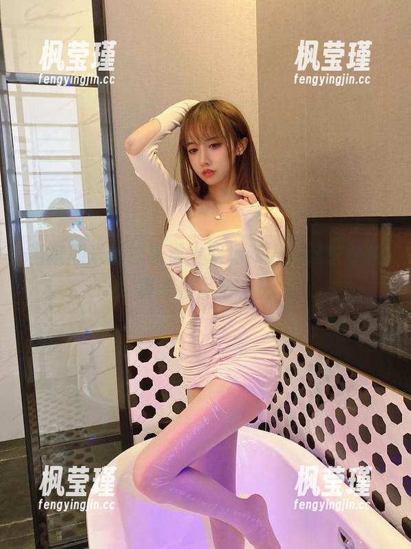 当过期米线线喵遇上职场新人，这些照片真是拼尽全力！