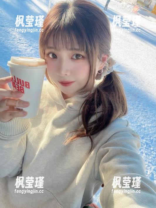 说说闪月半吧，那个在岛村卯月的原图，气氛好得让人不想走开。