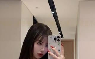 微密圈 – 红色低胸，阿色在高清里演绎什么是“只敢看不敢说”的感觉？