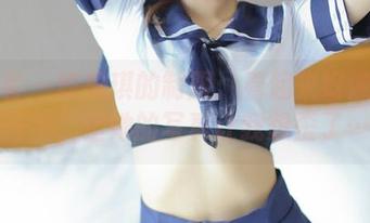 青豆客 – 陈思琪的制服：看起来好像是在开会，但她的写真让我想歪了…